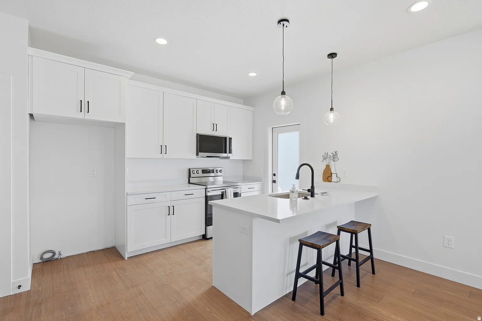 3 bed, 1841 sqft, $2,495 — Photo 3