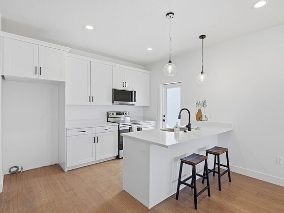 4th image of 316 E Woodscape Way