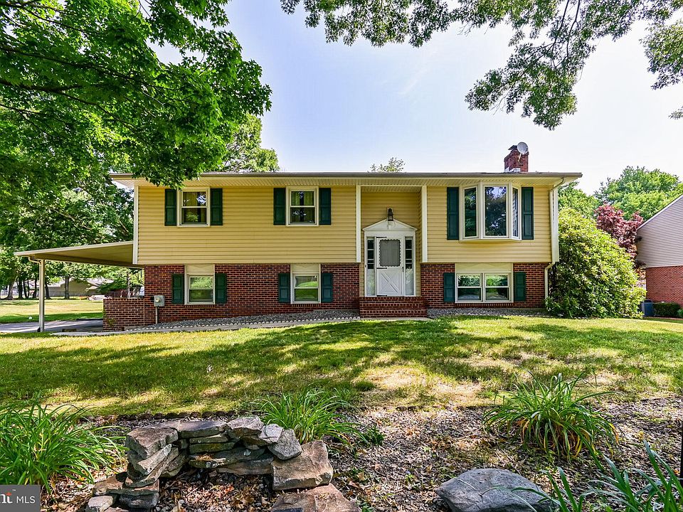 1st image of 137 Carlotta Dr