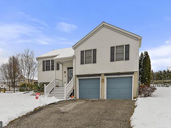 3rd image of 22 Christine Dr