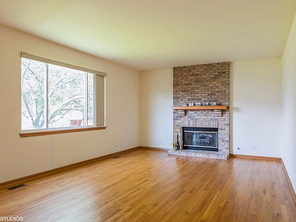 5th image of 10361 Somerset Ln