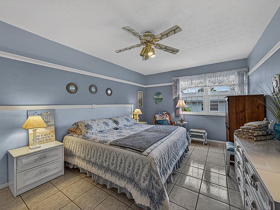 2nd image of 221 SE 9th Avenue #203