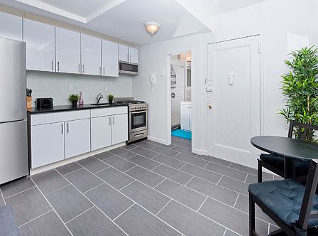 4th image of 247 E 33rd St #5F