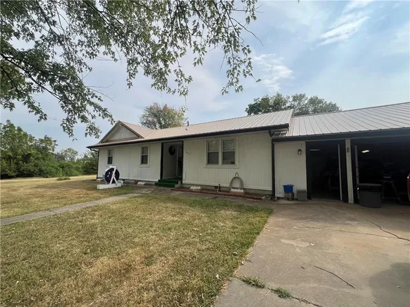 423 N 8th St, Rich Hill, MO 64779
