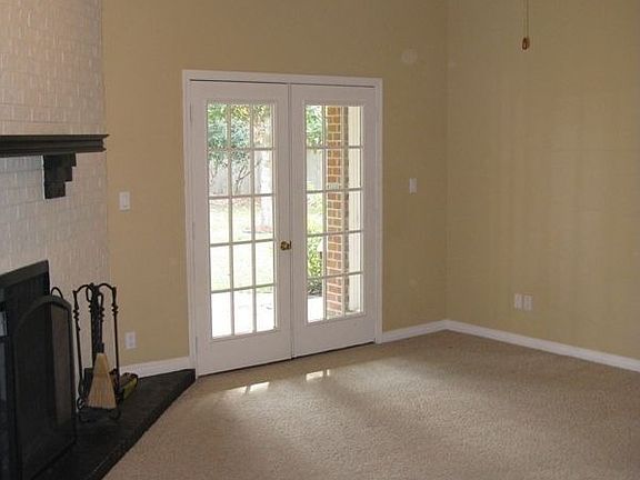 Living room - 11' ceiling