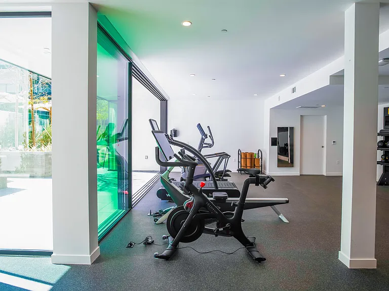 Respara Brentwood — Photo 16