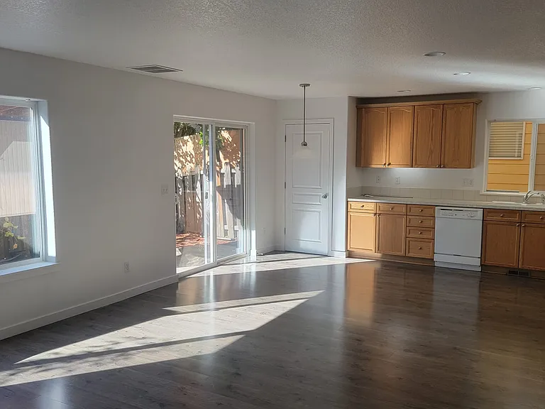 257 NW 208th Ave — Photo 6