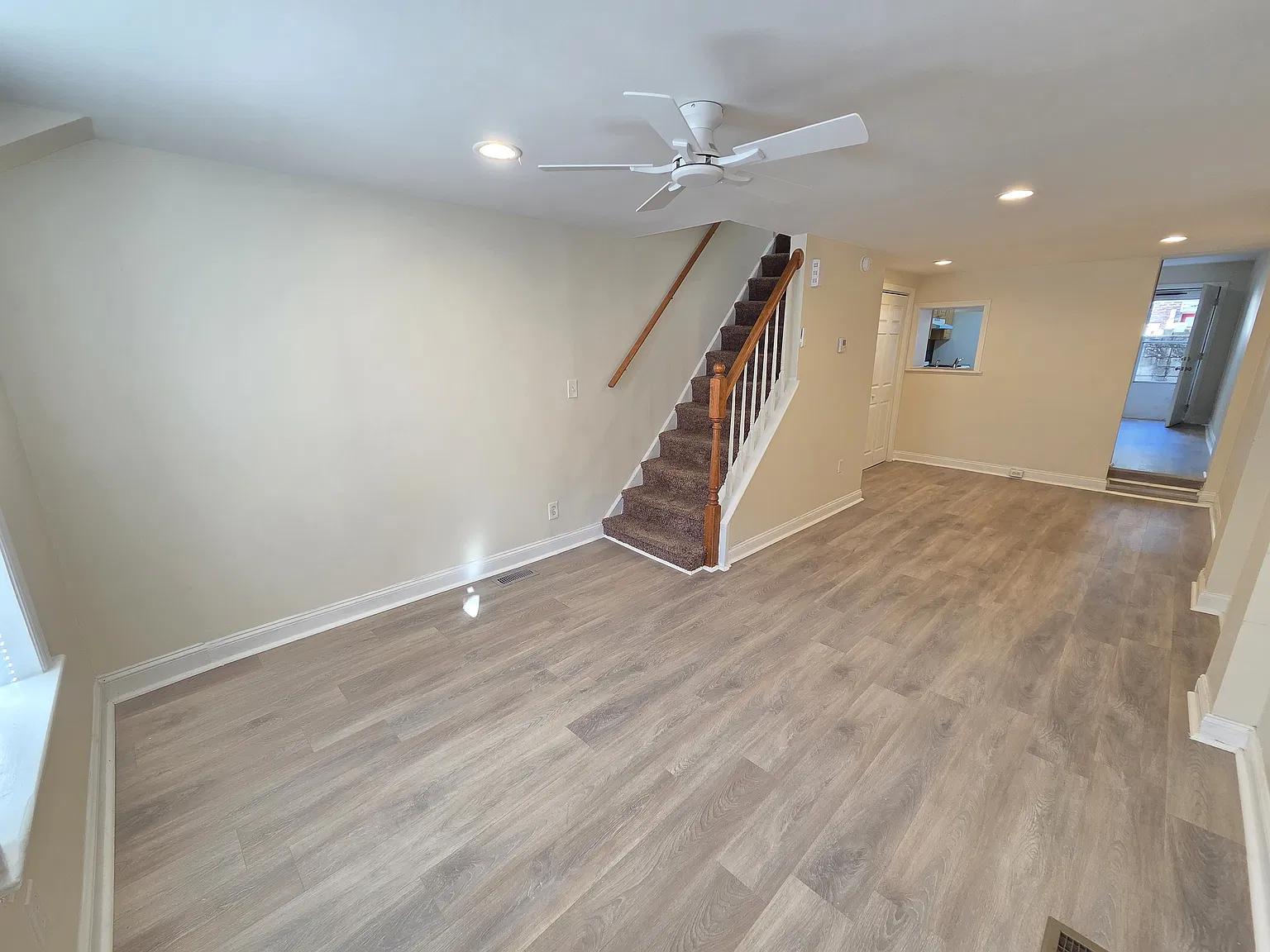 3 bed, 1252 sqft, $1,990 — Photo 2