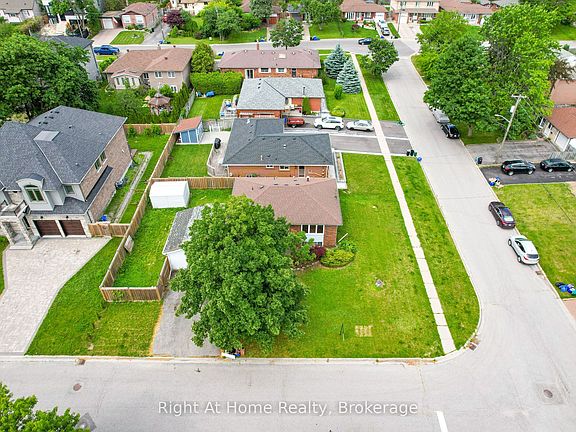 5th image of 833 Vicki Dr