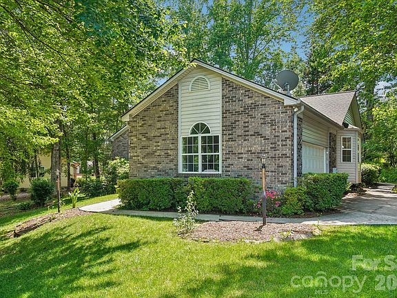 5th image of 7 Saint Andrews Dr