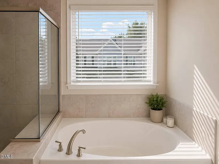 328 Villanova Dr — Photo 15