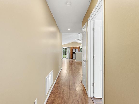3rd image of 206 Skyline Dr