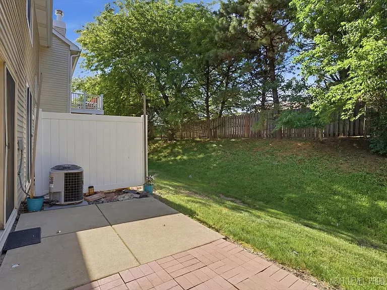 3044 Waters Edge Cir — Photo 23