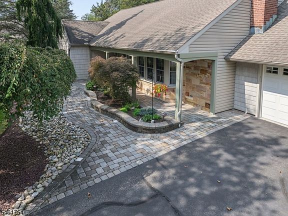 2nd image of 34 Hughes Rd