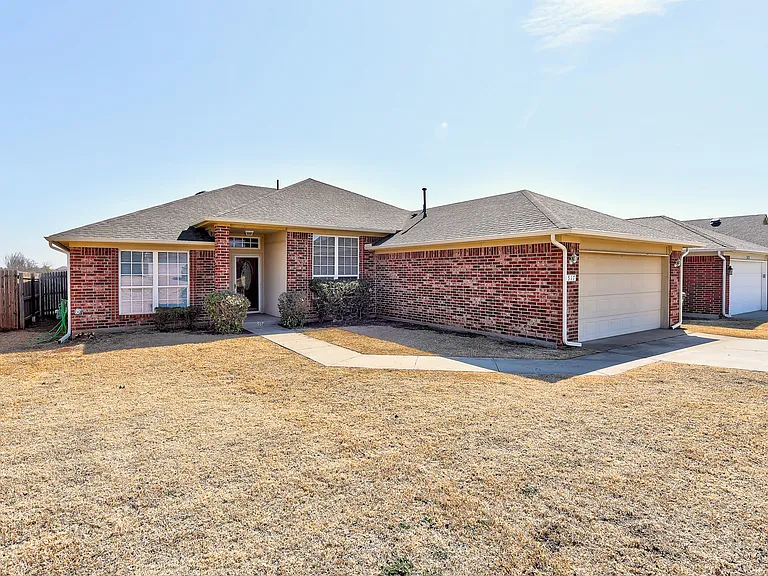 517 Lone Oak Dr — Photo 1