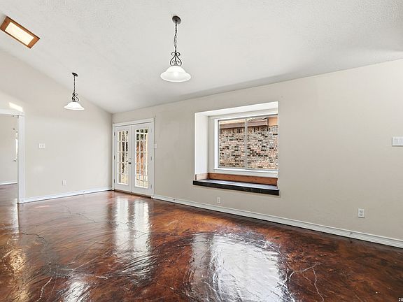 3rd image of 754 Briarbend Dr