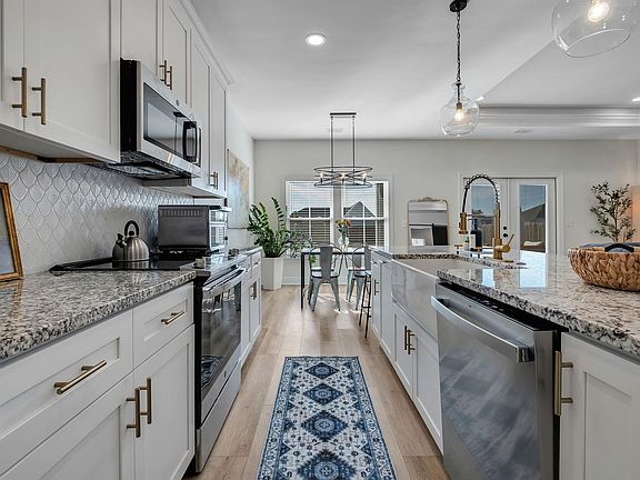 3rd image of 108 Stillmont Dr