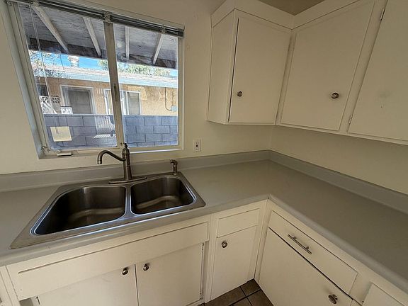 4th image of 150 E 24th St #152
