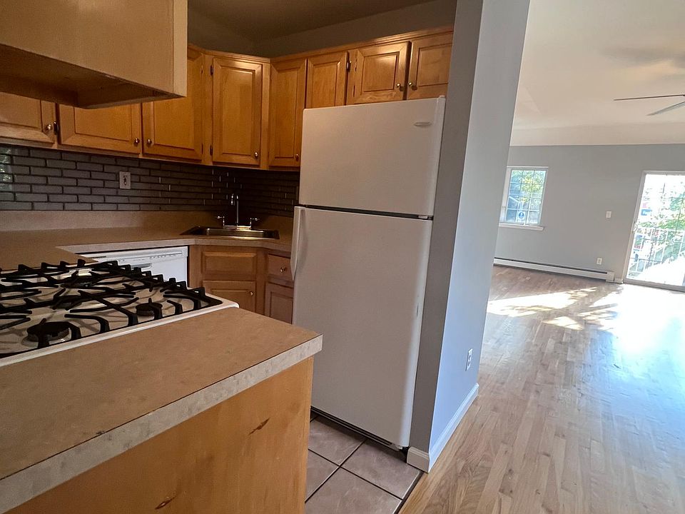 1st image of 252 Prentiss Ave #2