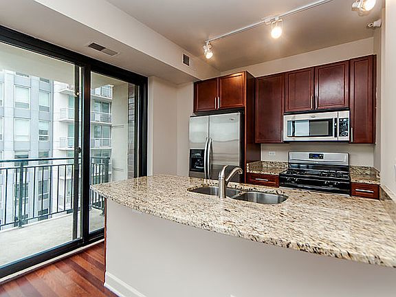 5th image of 451 W Huron St #707