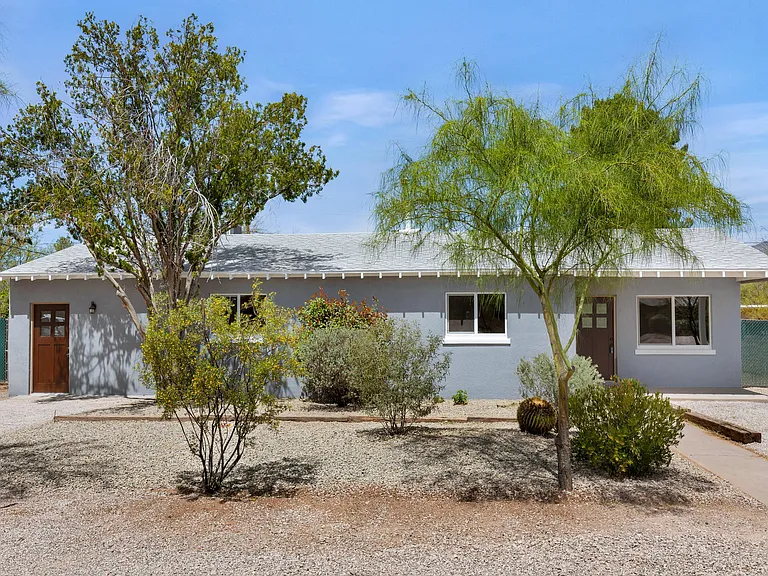 2217 E Silver St — Photo 1