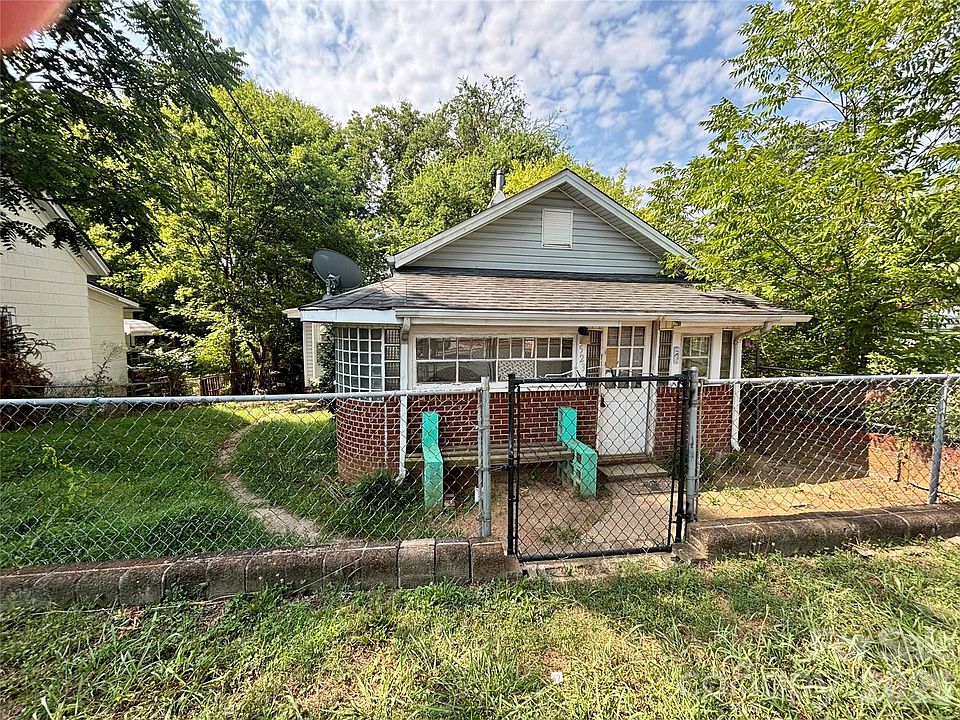 1st image of 523 W Oakwood Ave