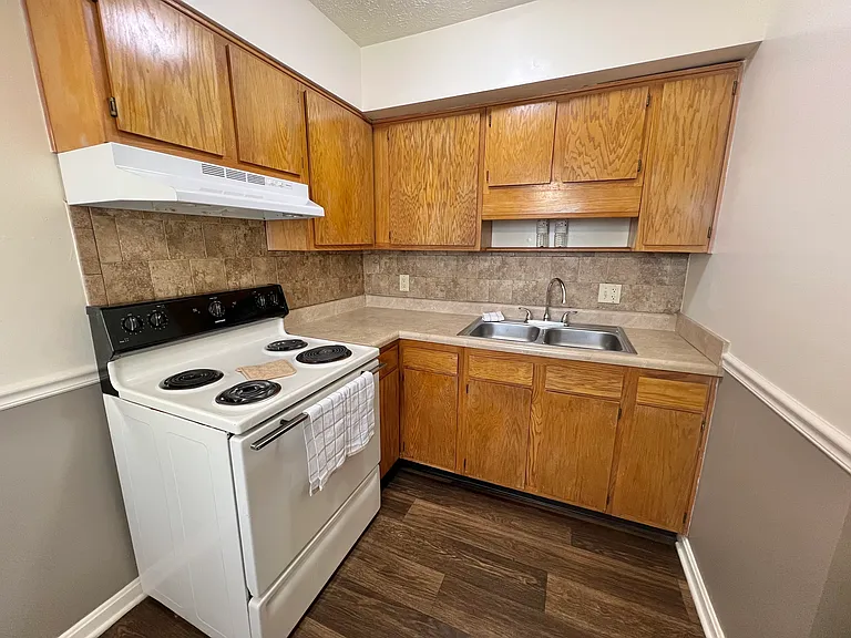 Mayfair Apartments — Photo 26