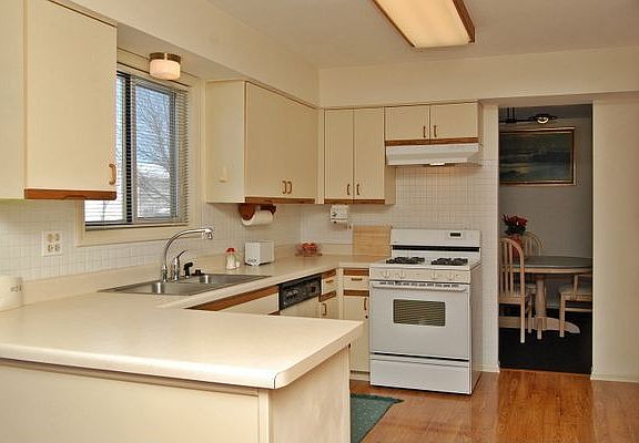 5th image of 525 Waterford Dr