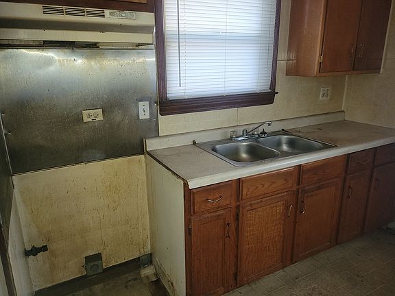 5th image of 1382 Burnham Ave
