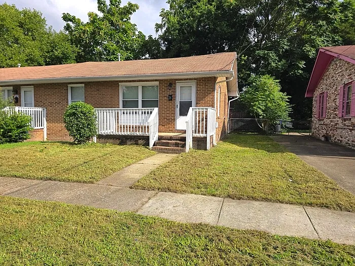 2 bed, 1.0 bath, 690 sqft, $1,150 — Photo 2