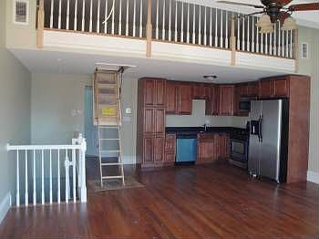 4th image of 719 E 4th St
