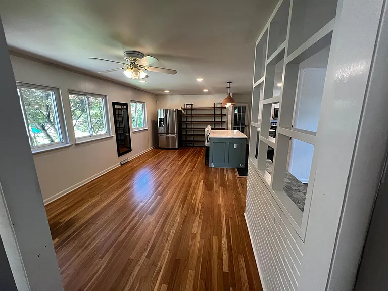 826 Claremont Ct — Photo 6