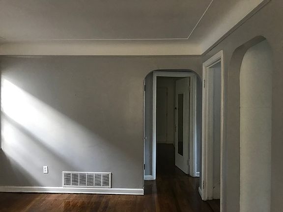 3rd image of 13811 Bringard Dr