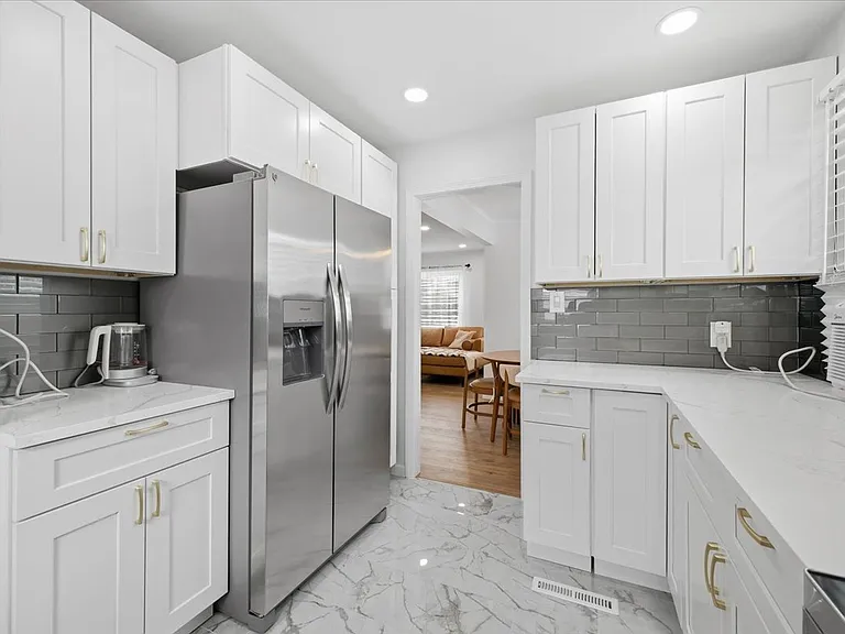 2896 Dorchester Rd — Photo 14