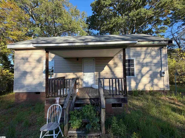 407 Plus Ct, Laurens, SC 29360