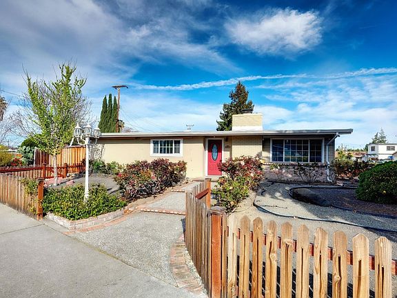2nd image of 2597 Patricia Dr
