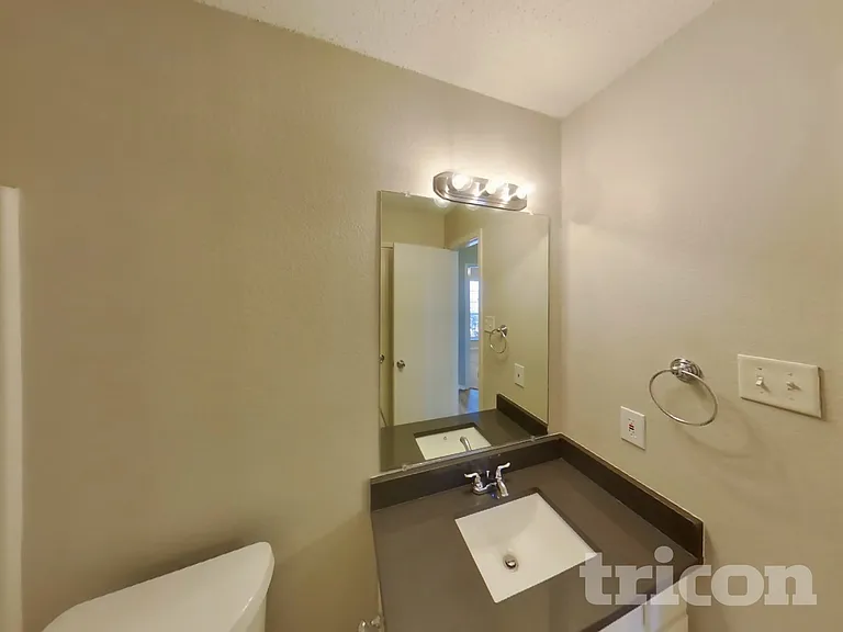 100 Adams Dr — Photo 13