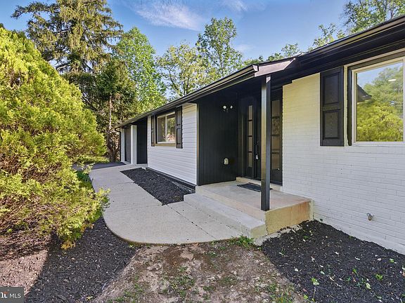 3rd image of 4838 Randolph Dr