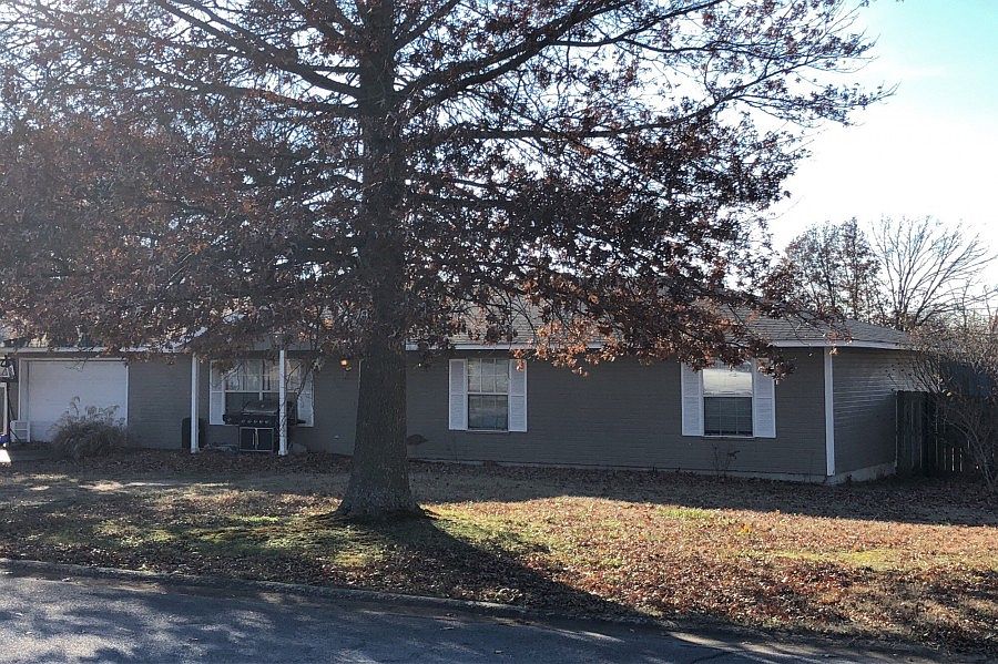 2nd image of 2598 Summit Dr