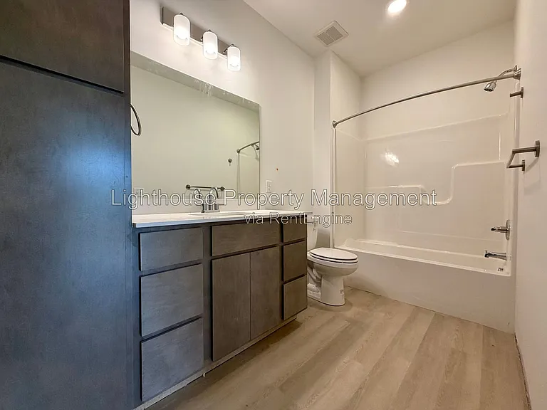 Riverbend Flats Apartments — Photo 60