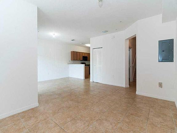 5th image of 8833 NW 107th Ct