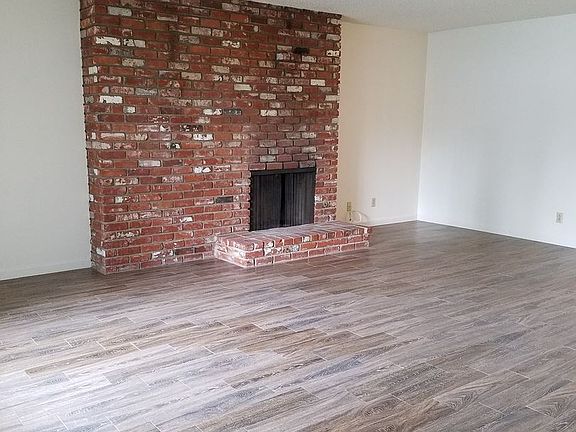 3rd image of 6091 N Poplar Ave APT E