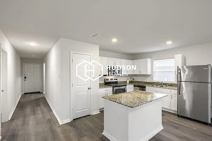 127 Holiday Dr — Photo 5
