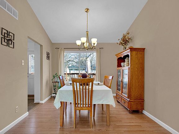 5th image of 12249 Foxpoint Dr