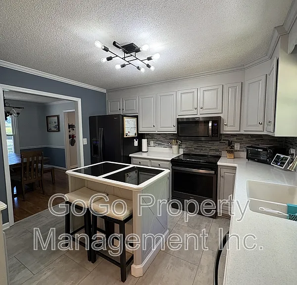 321 N Valley View Dr — Photo 9