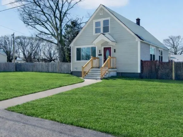 211 Pinnery Ave, Warwick, RI 02886