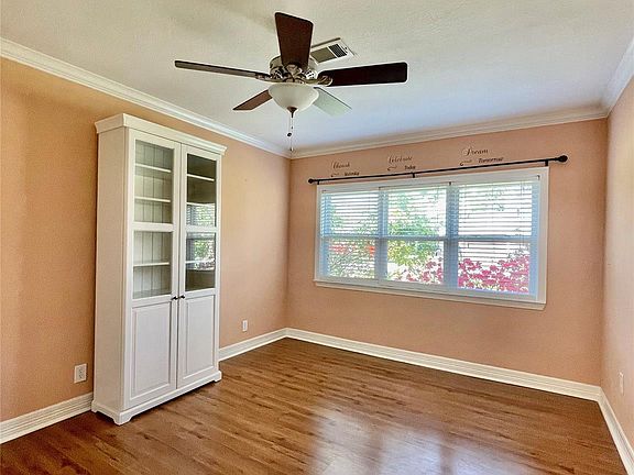 5th image of 443 Baywood St