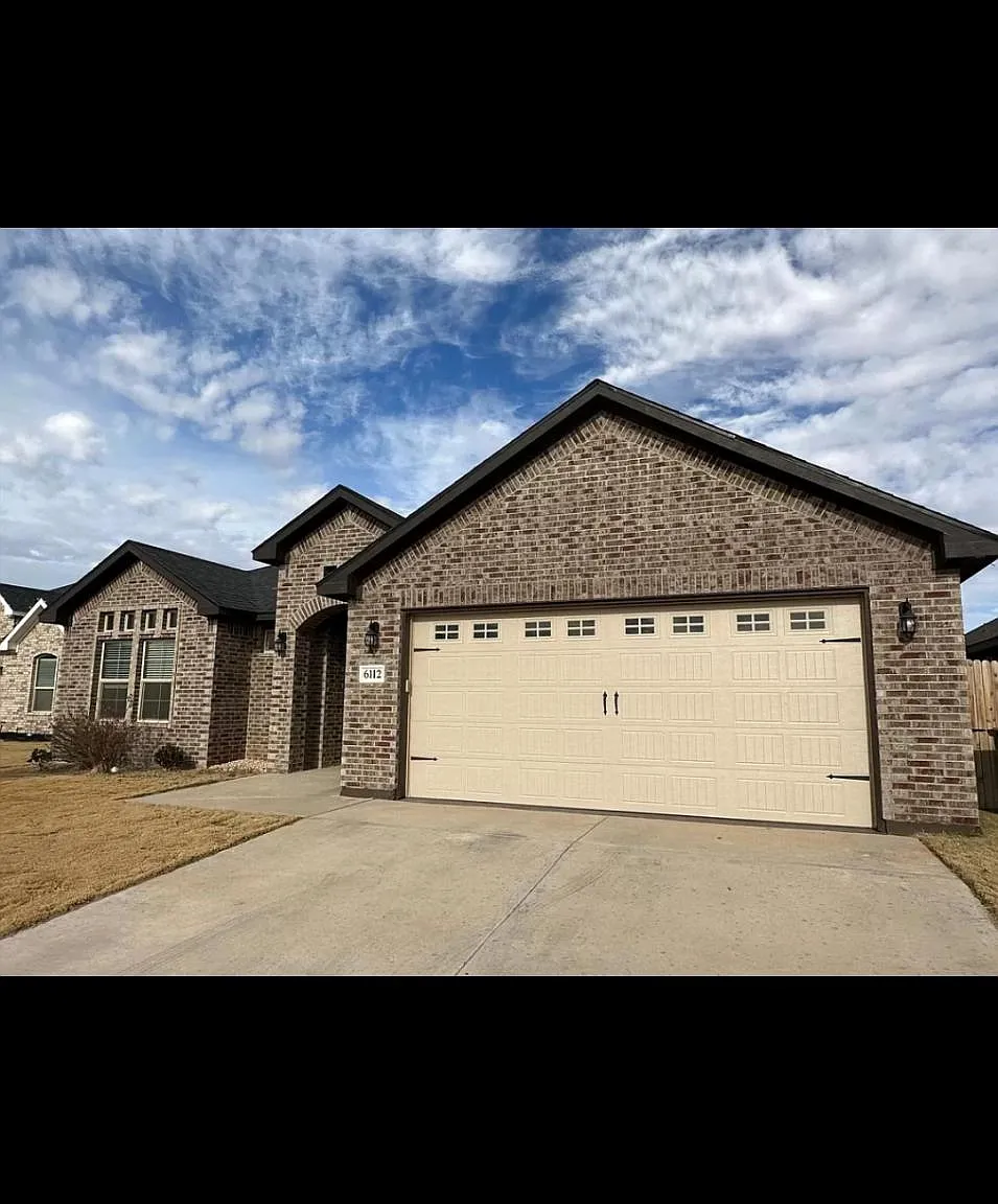 3 bed, 1940 sqft, $3,200 — Photo 1