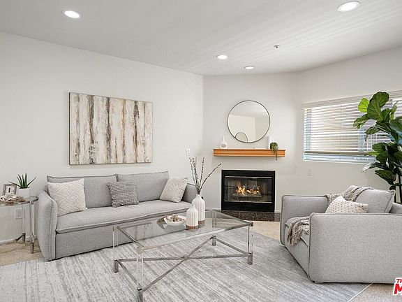 4th image of 937 12th St APT 106