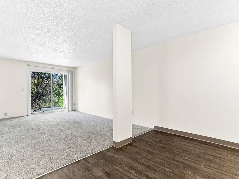 Charbern Apartments — Photo 14